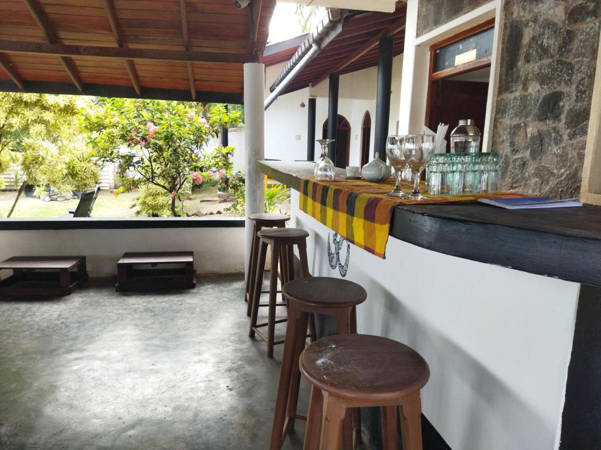 Sunchaser Beach Hotel Tangalle Exteriör bild