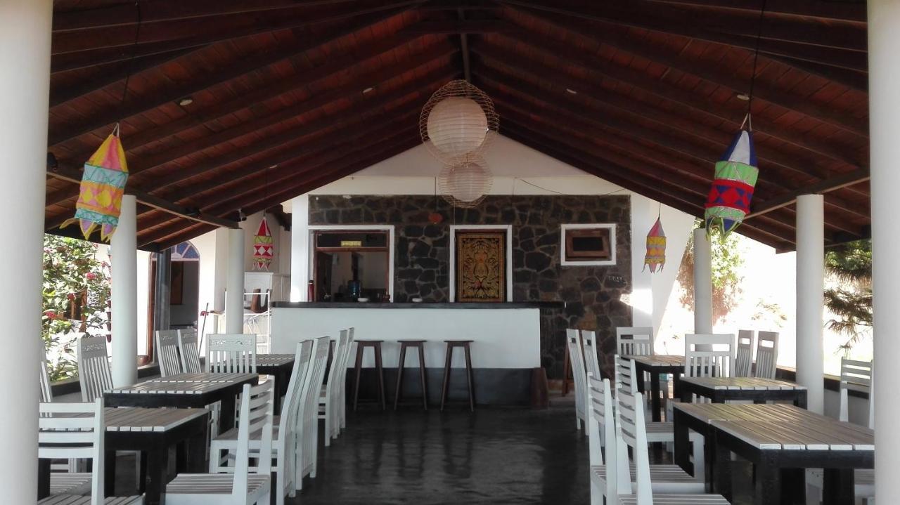Sunchaser Beach Hotel Tangalle Exteriör bild