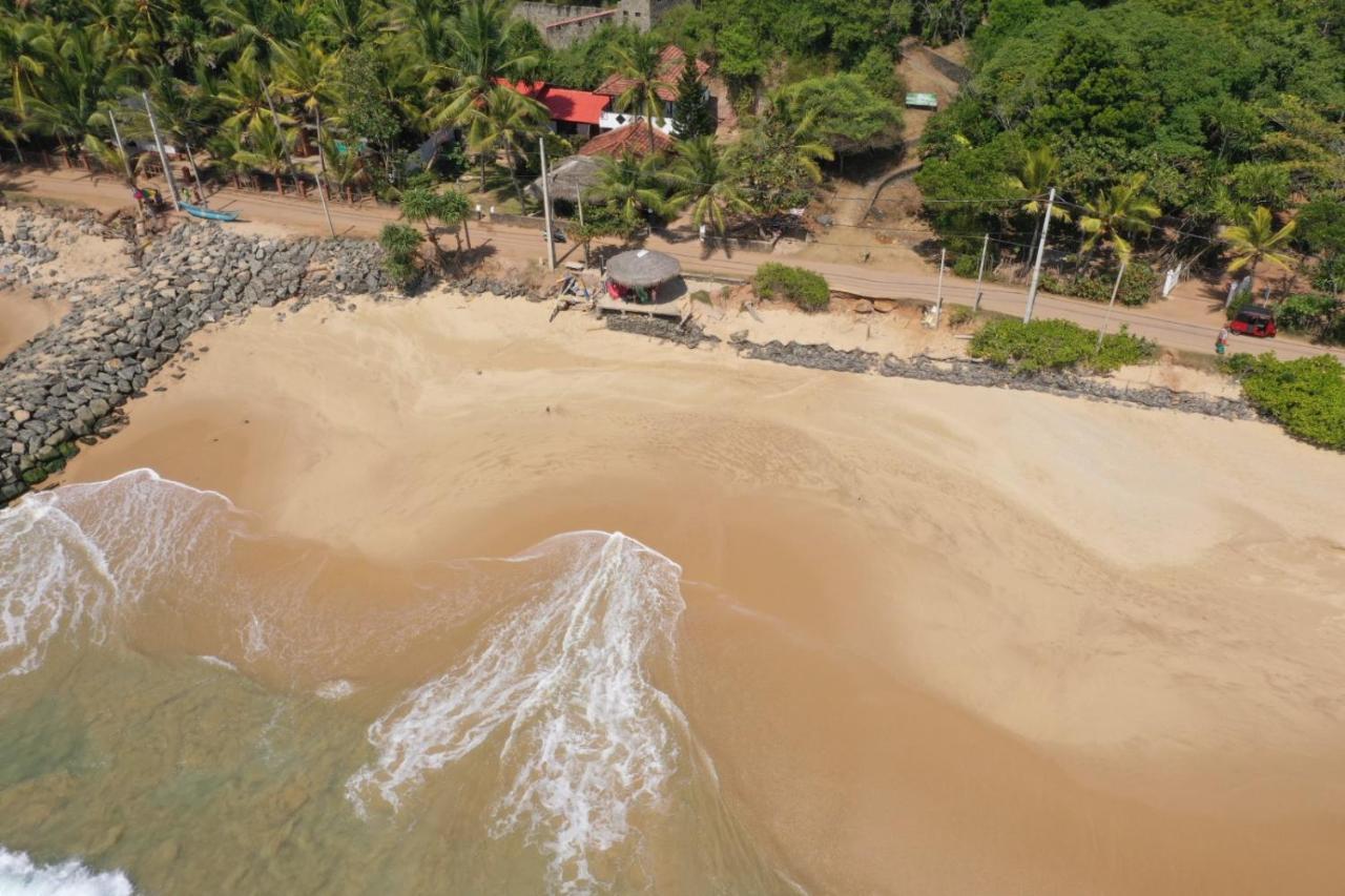 Sunchaser Beach Hotel Tangalle Exteriör bild